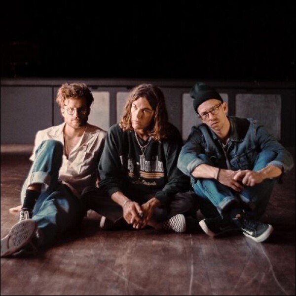 iFLYER: LANY - BAND