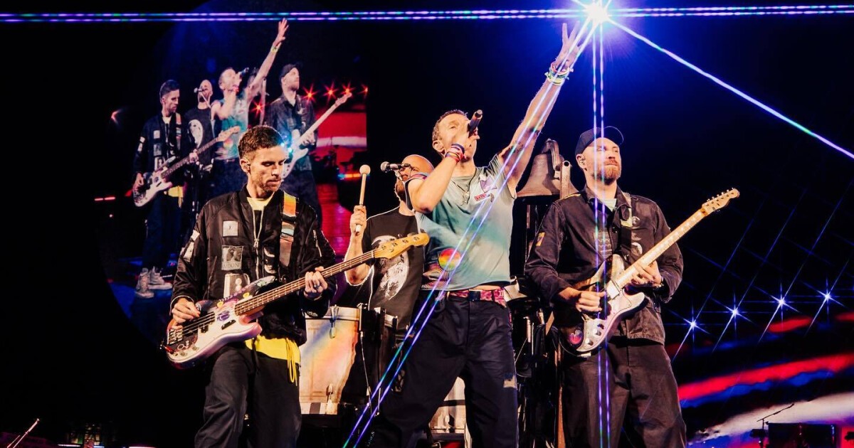 Coldplay (コールドプレイ) の新作『Moon Music』、初週の売り上げが