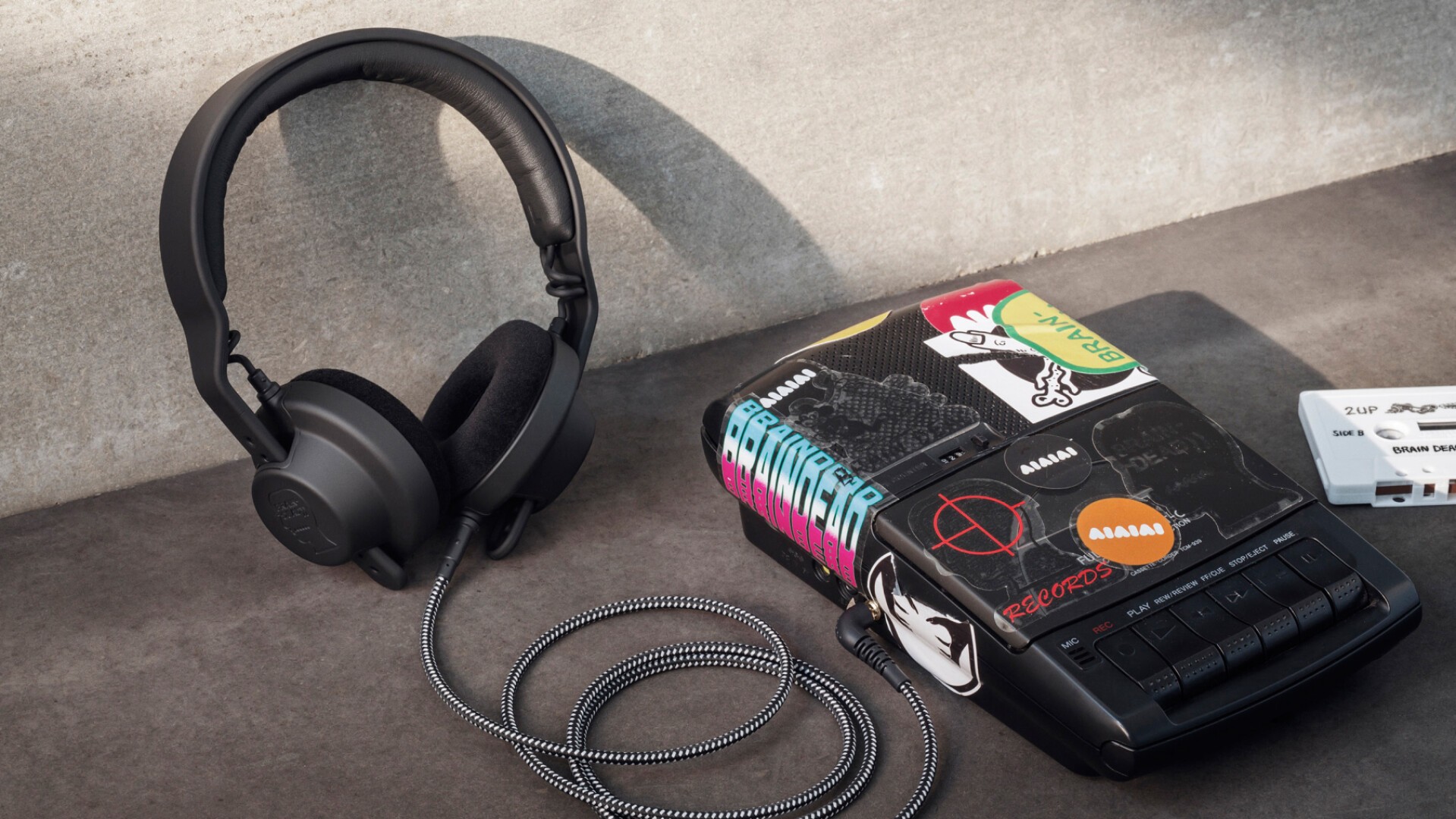 brain dead ヘッドホン AIAIAI × BRAIN DEAD、世界限定200台、日本限定20台で超レアなコラボ