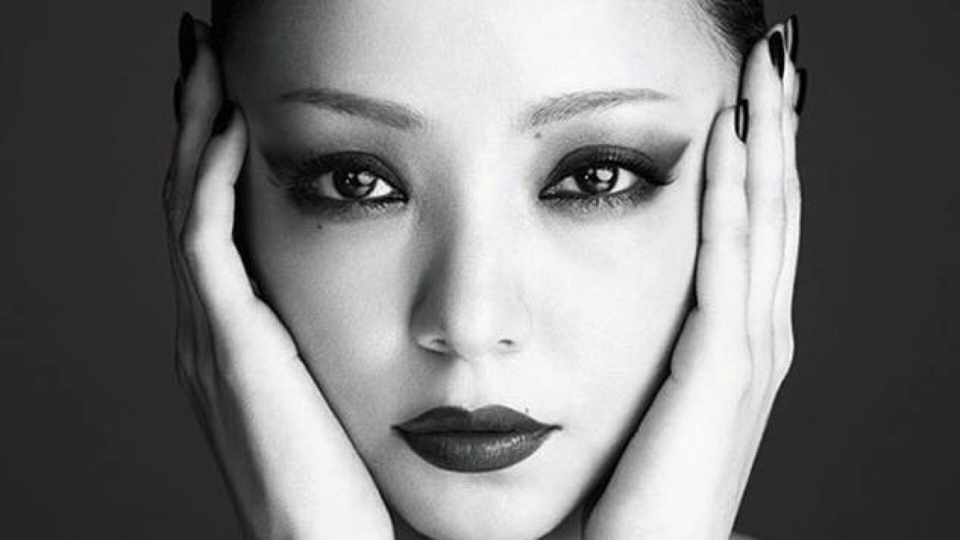 安室奈美恵、ニューアルバム収録曲「Hands On Me」のミュージック