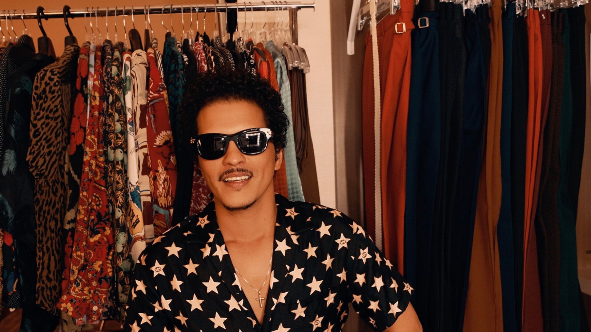 Bruno Mars (ブルーノ・マーズ) と日本の花火が初のコラボ！「Bruno