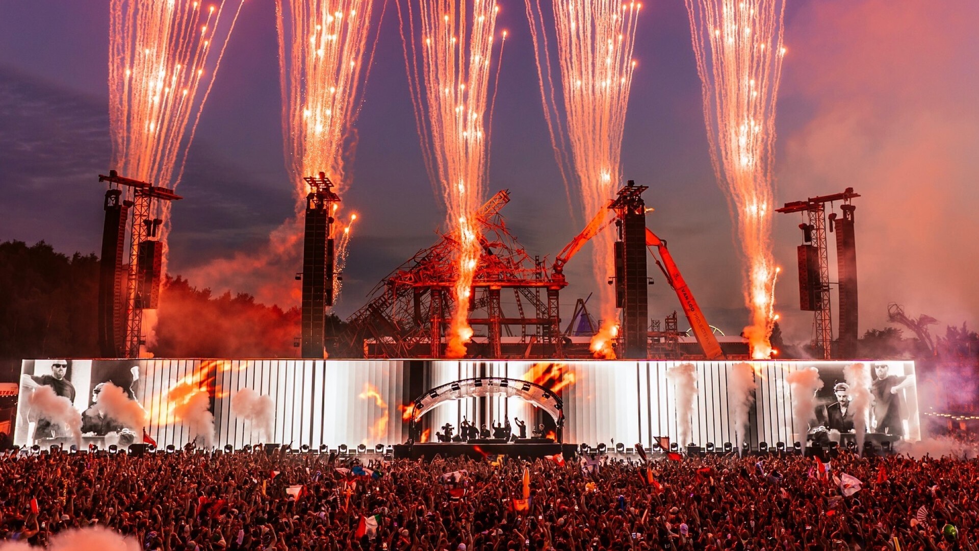 続報】開催2日前にメインステージ焼失の「Tomorrowland」メイン