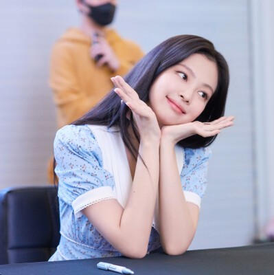 BLACKPINK (ブラックピンク) メンバーのスーパースターJENNIE