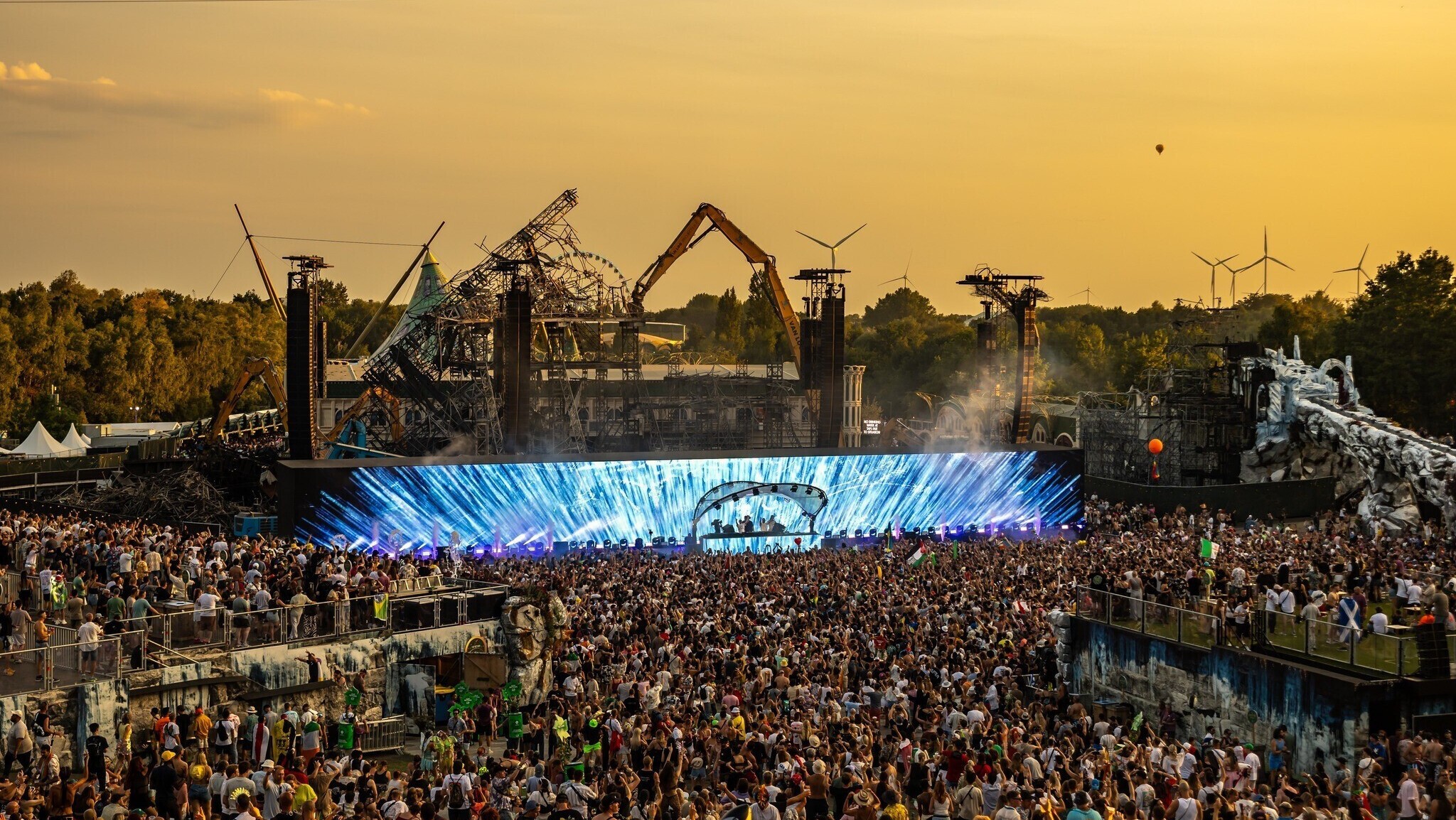 iFLYER: ベルギーのビッグフェス「Tomorrowland 2025」メインステージ