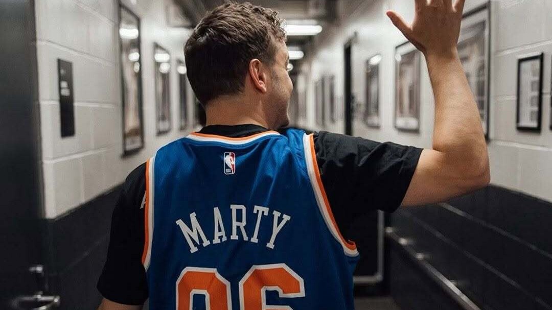 Martin Garrix マーティン　ギャリックス　直筆サイン色紙　18×21 iFLYER: Martin Garrix (マーティン・ギャリックス) 着用＆サイン入り