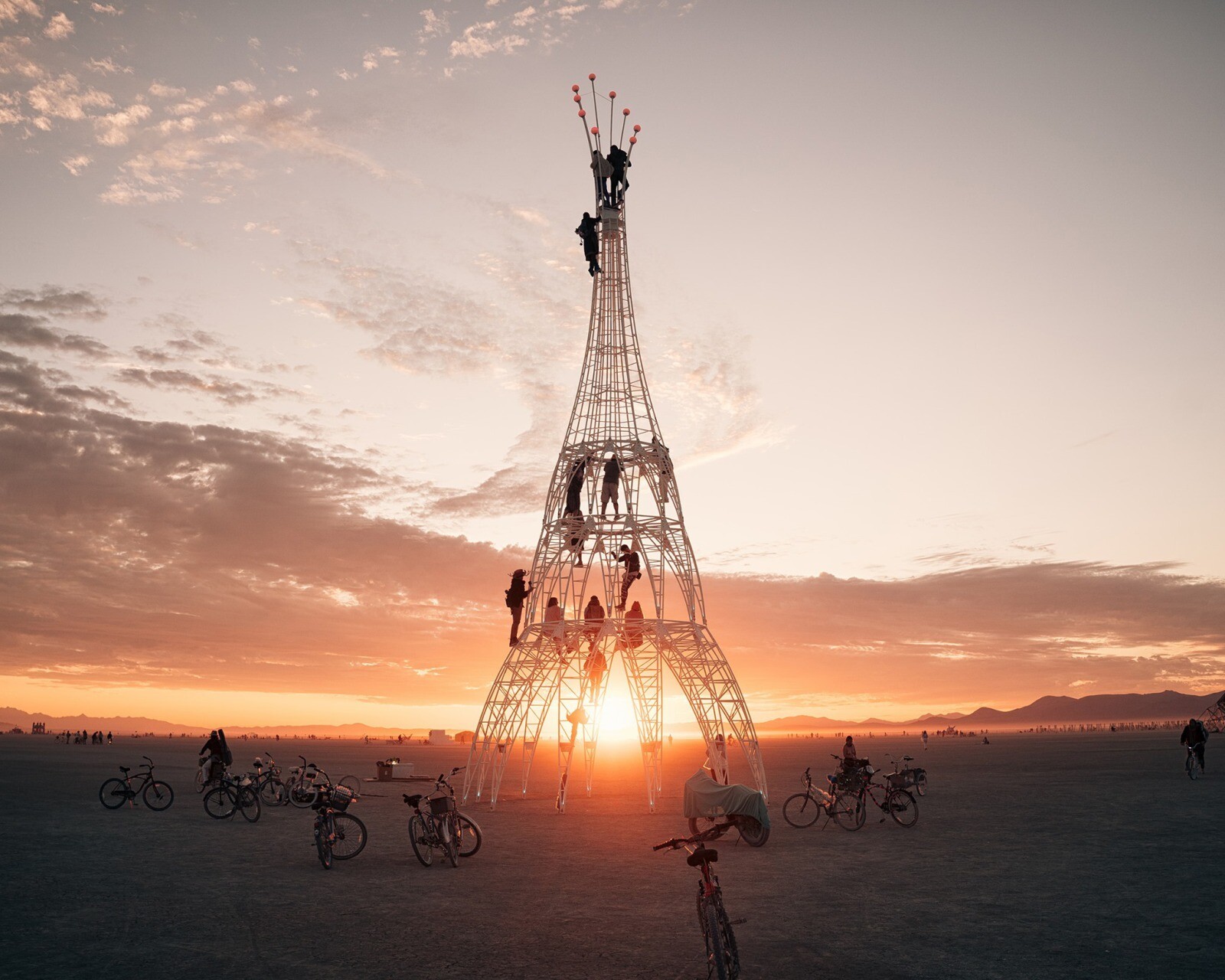 Iflyer 新型コロナのワクチン接種を参加必須条件として開催を検討し一部から反発を招いていた砂漠のフェス Burning Man バーニングマン 最終的に21年度の開催もキャンセルに