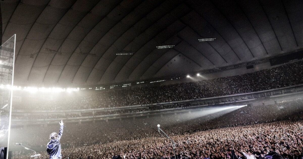 iFLYER: 氷室京介、30万人を動員したファイナルライブ4大ドームツアー