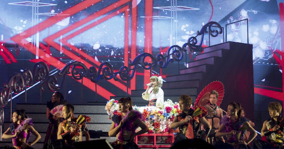 iFLYER: 浜崎あゆみ、17年連続となるカウントダウン・ライヴが今年も