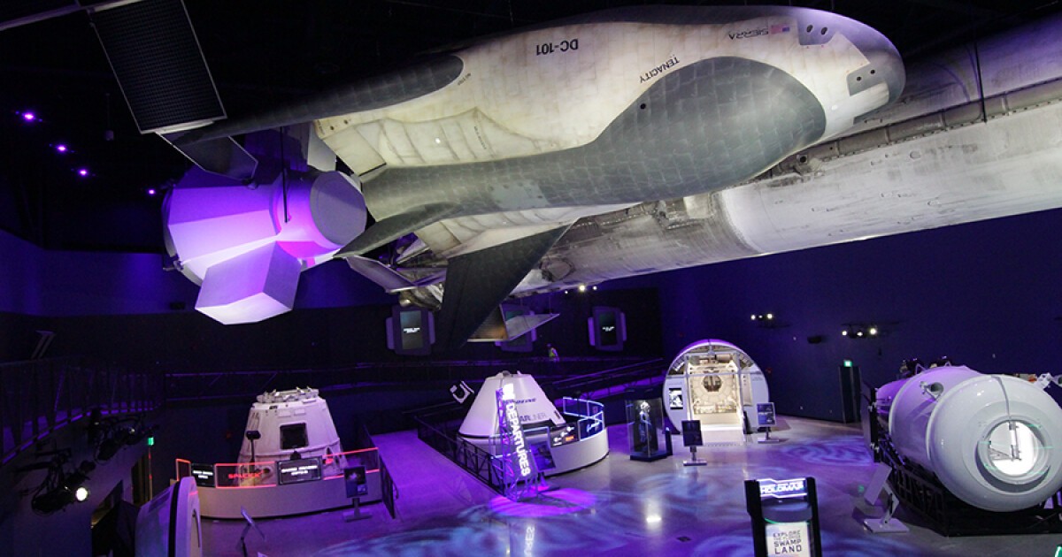 iFLYER: 米フロリダ州にあるNASAのケネディ宇宙センターにて、宇宙を