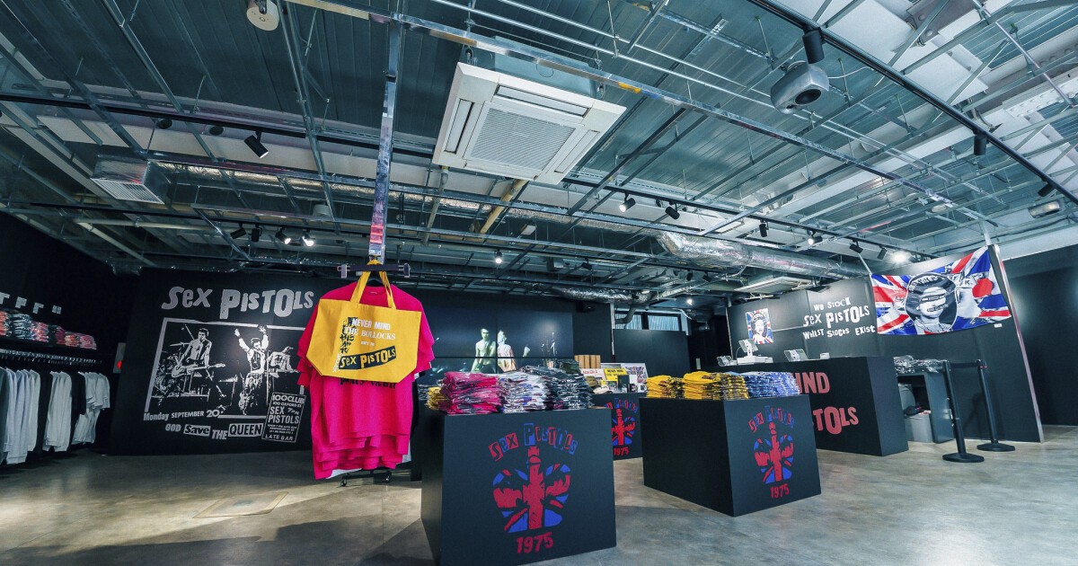 iFLYER: SEX PISTOLS (セックス・ピストルズ) 、結成50周年を記念して