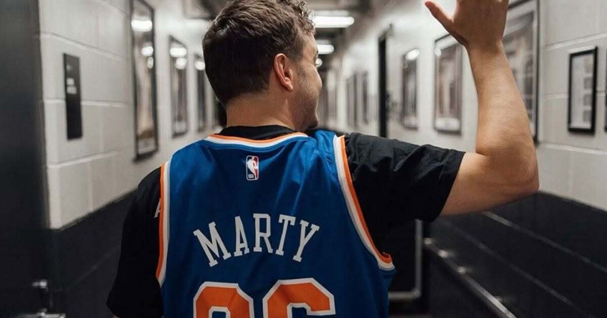 Martin Garrix マーティン　ギャリックス　直筆サイン色紙　18×21 iFLYER: Martin Garrix (マーティン・ギャリックス) 着用＆サイン入り