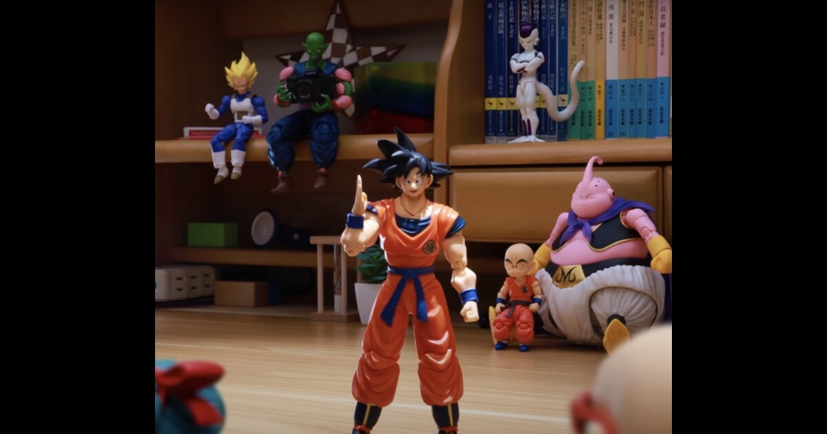 iFLYER: 世界でバズり中の、ドラゴンボールの悟空のフィギュアにトリッキングさせる 