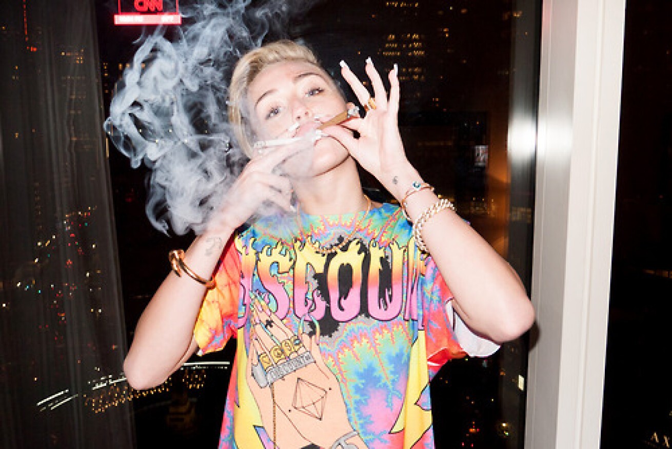 Amazon | [MEALX] Plastic Hearts Miley Cyrus マイリー