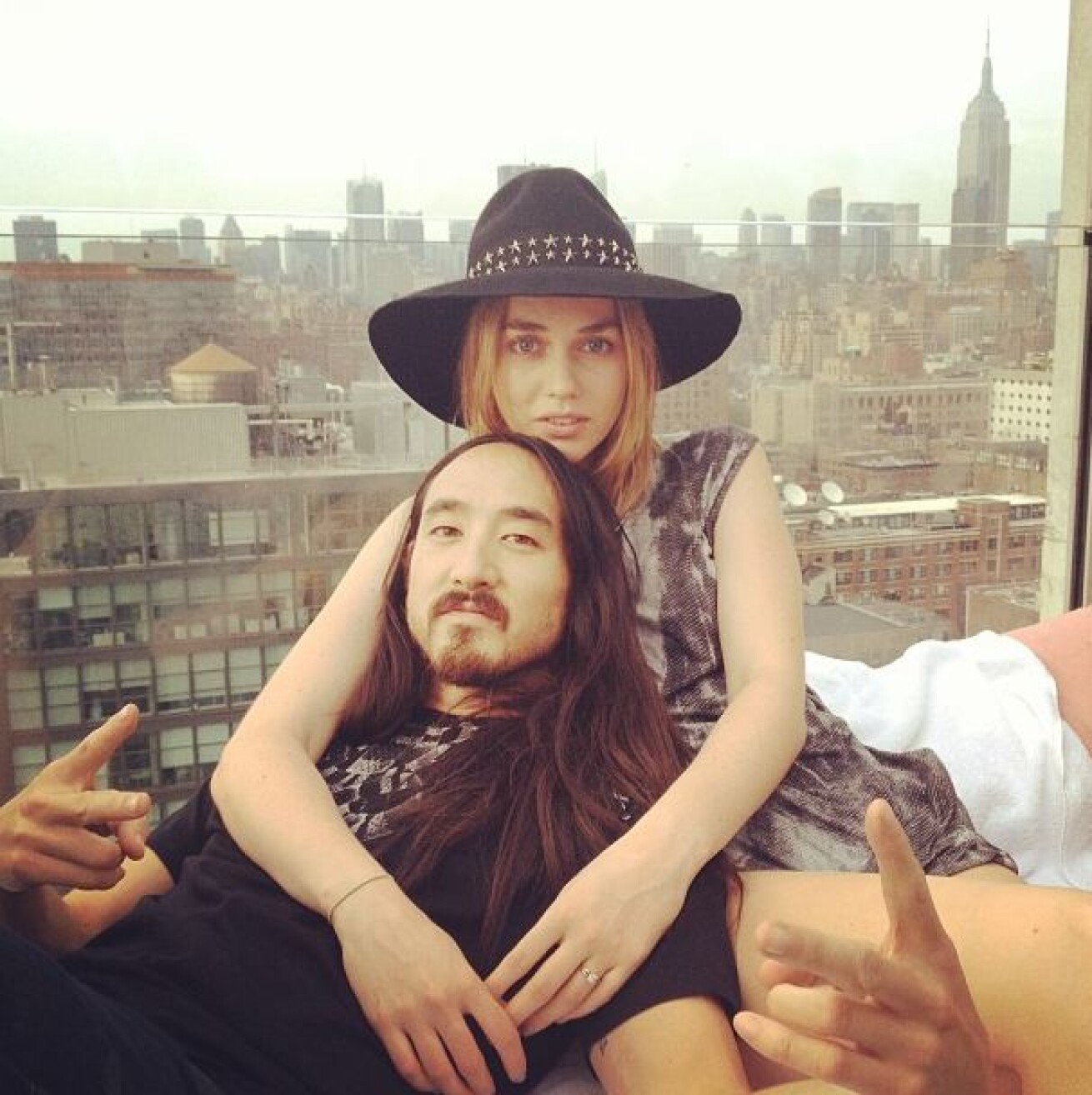 iFLYER: Steve Aokiが遂に長年付き合っていた彼女と結婚！2016年の来日も発表！