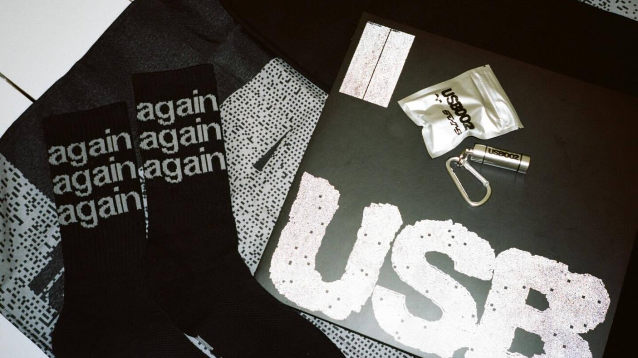 ポスターセット fred again.. フレッドアゲイン iFLYER: クリスマスプレゼントに最適!? Fred again.. (フレッド