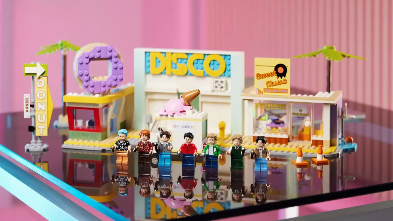 BTS まとめ売り　MERCH ポスター　ステッカー　ライト　レゴ　トレカ 1_428ko6vakoei8ddxr1k9f.jpg