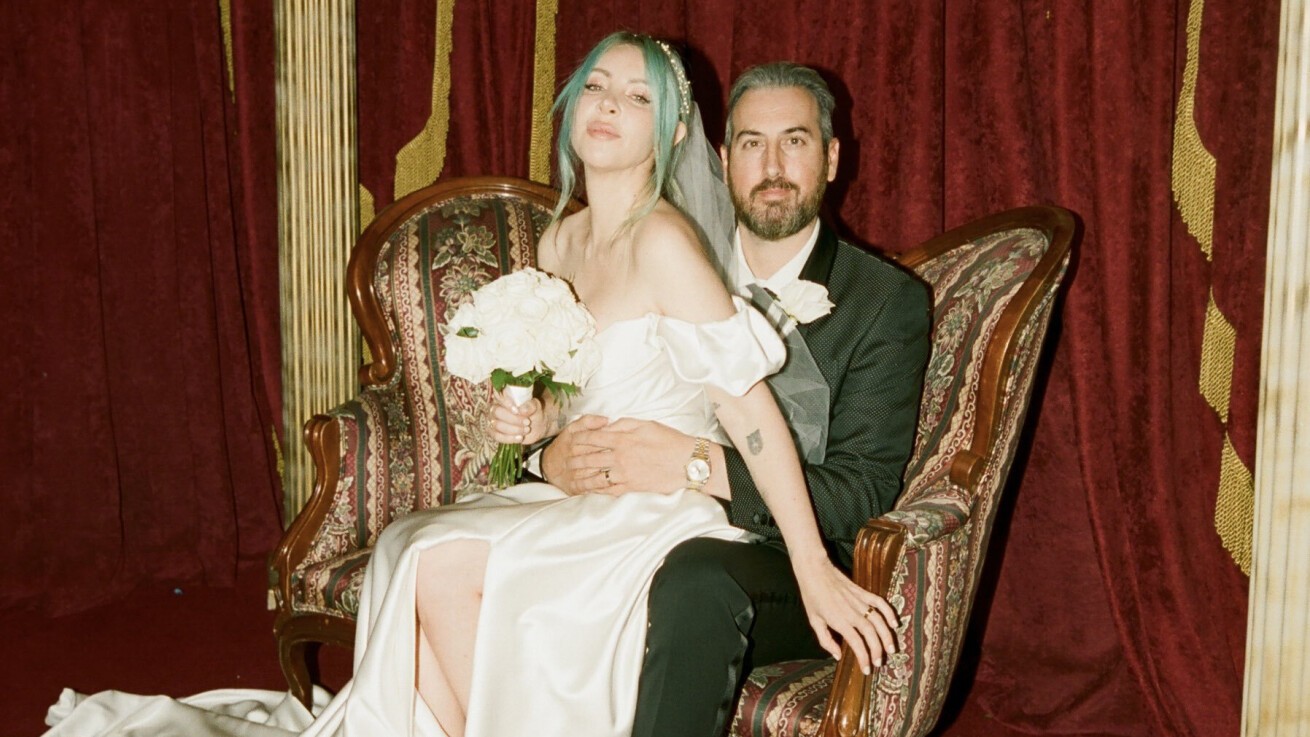 iFLYER: 結婚おめでとう！2023年にフィルム・ディレクターTi Westと