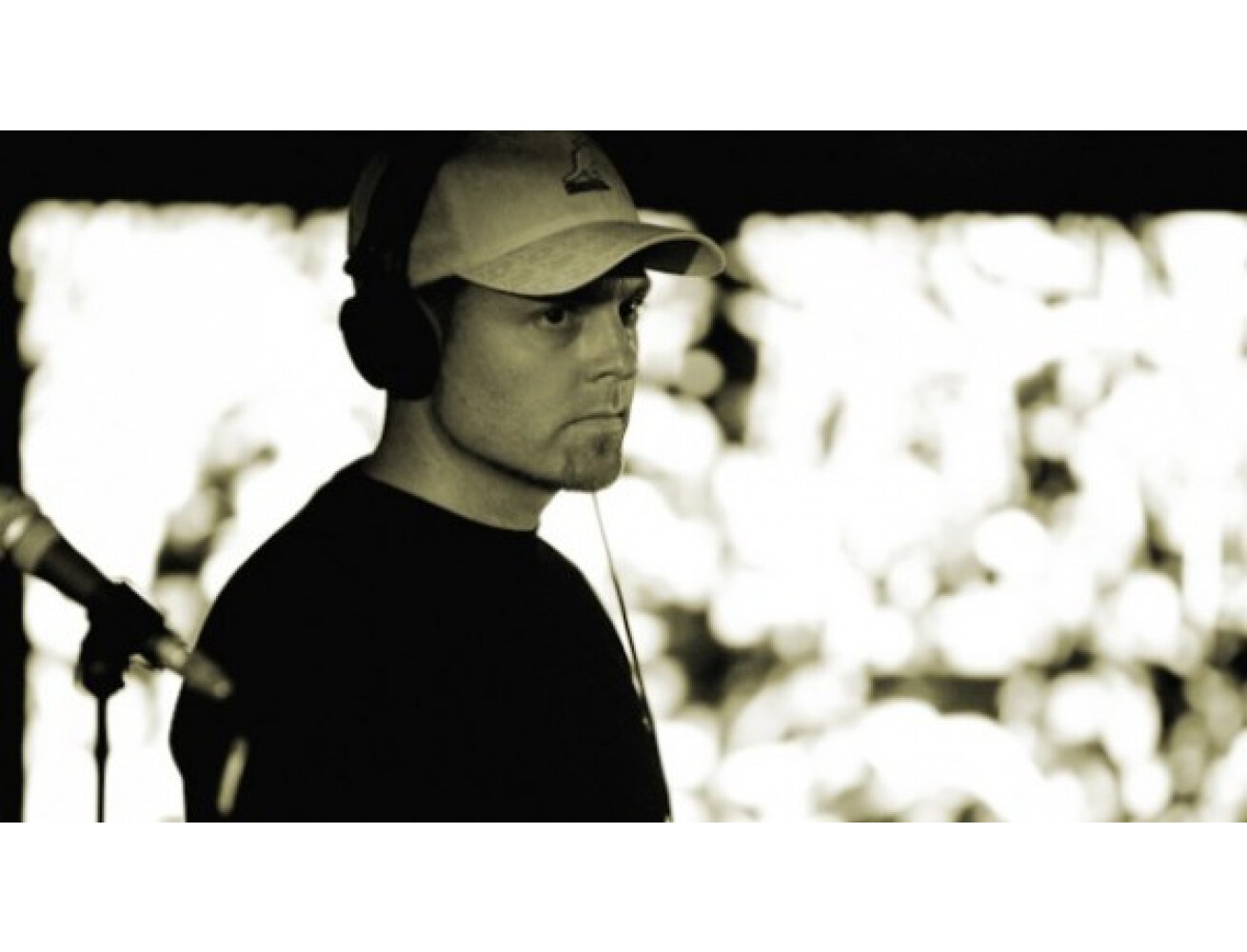 Iflyer Dj Shadow 停止させられたdjセットの音源公開